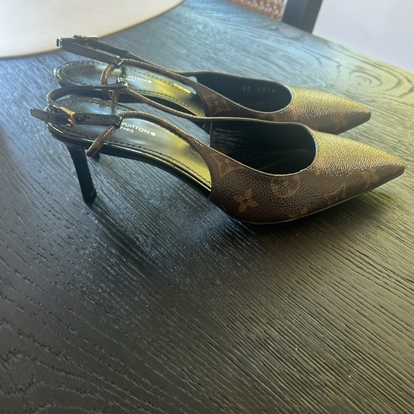 Brand new never used Louis Vuitton monogram slingback heels 37 - Picture 2 of 9